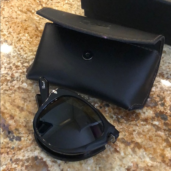 Persol 0714 Gloss Black Sunglasses - Picture 5 of 7